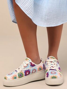 Rambling Pink Multi Crochet Platform Sneakers
Dirty Laundry
8.5